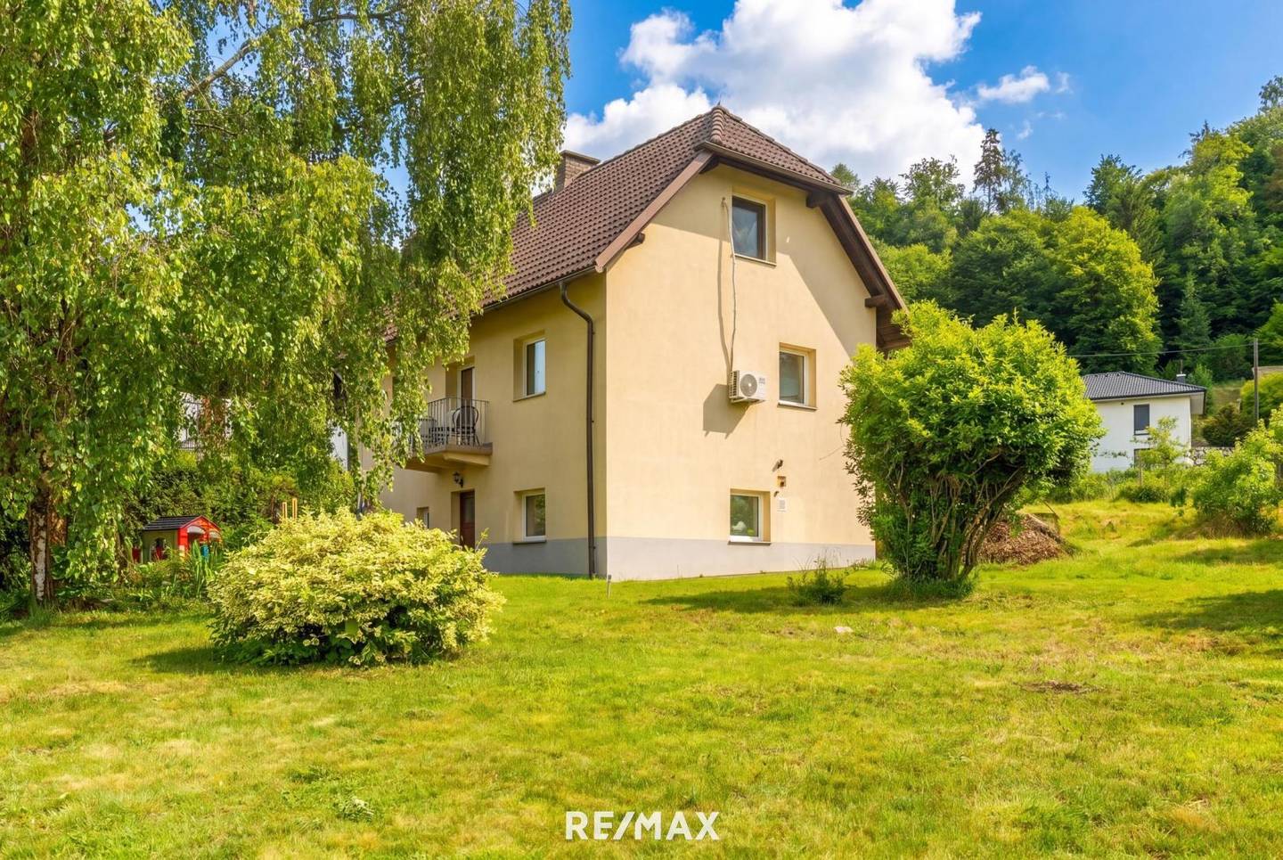 Naturnahe familienwohnung mit eigenem garten und terrasse