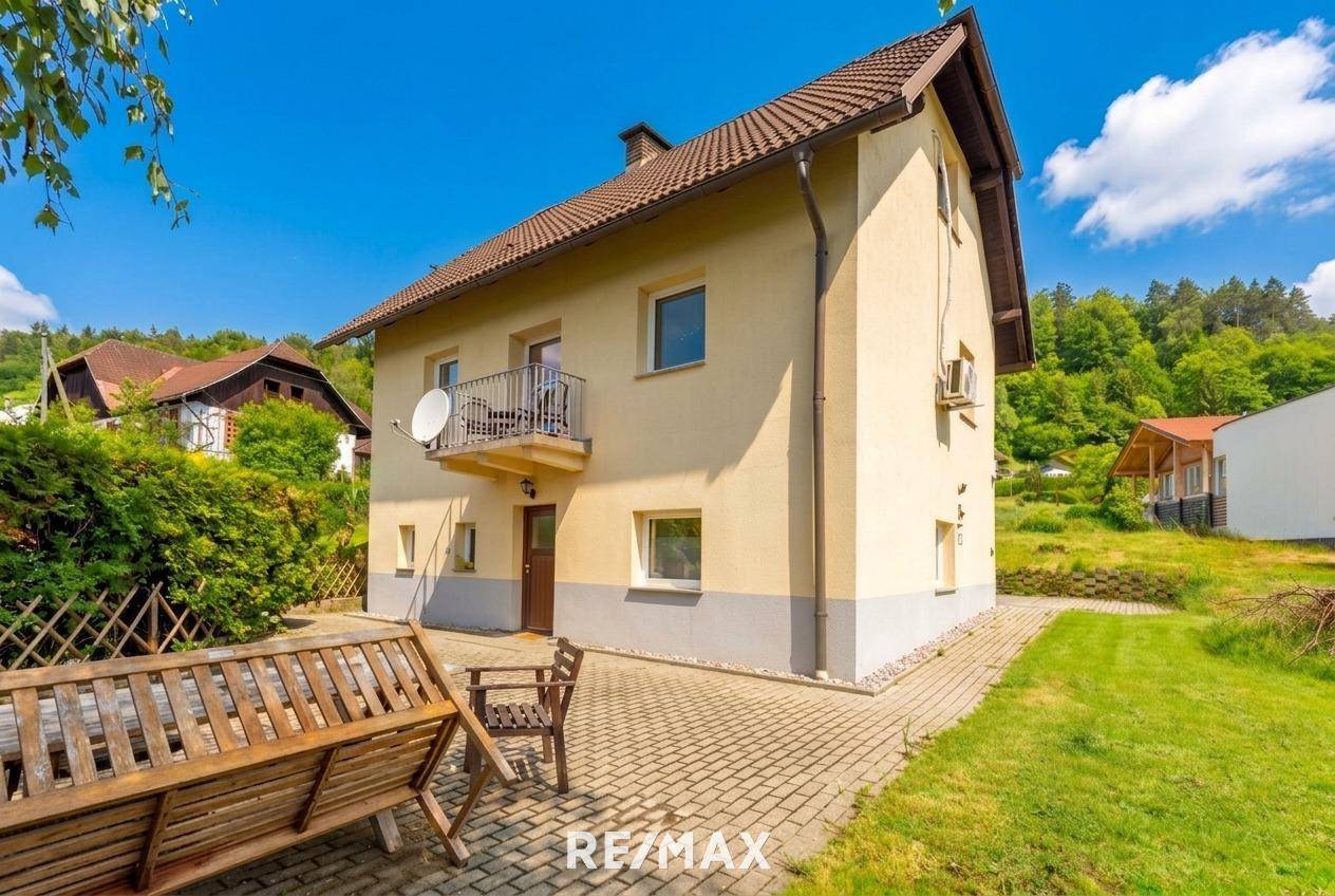 Naturnahe familienwohnung mit eigenem garten und terrasse