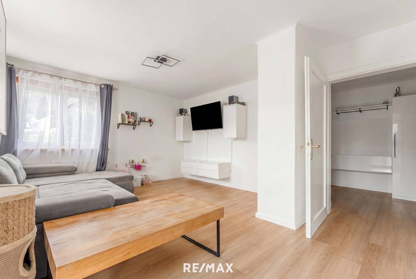 Peaceful familienwohnung with private garden and terrace