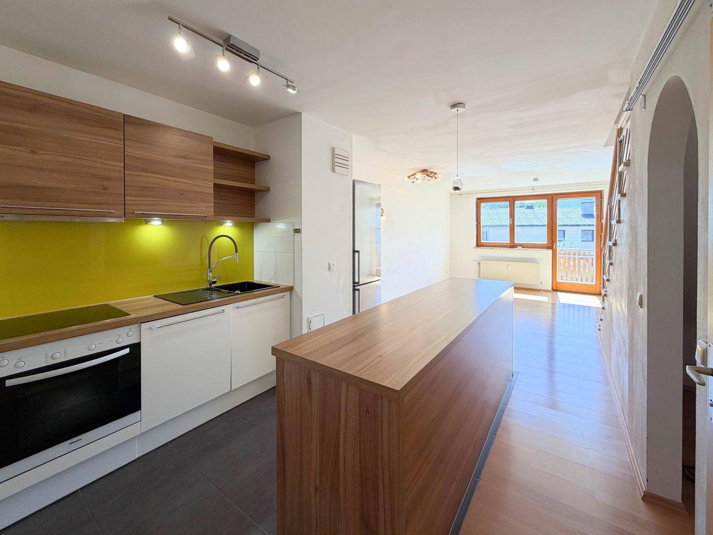 Sonnige Maisonettewohnung mit Terrasse und Tiefgarage