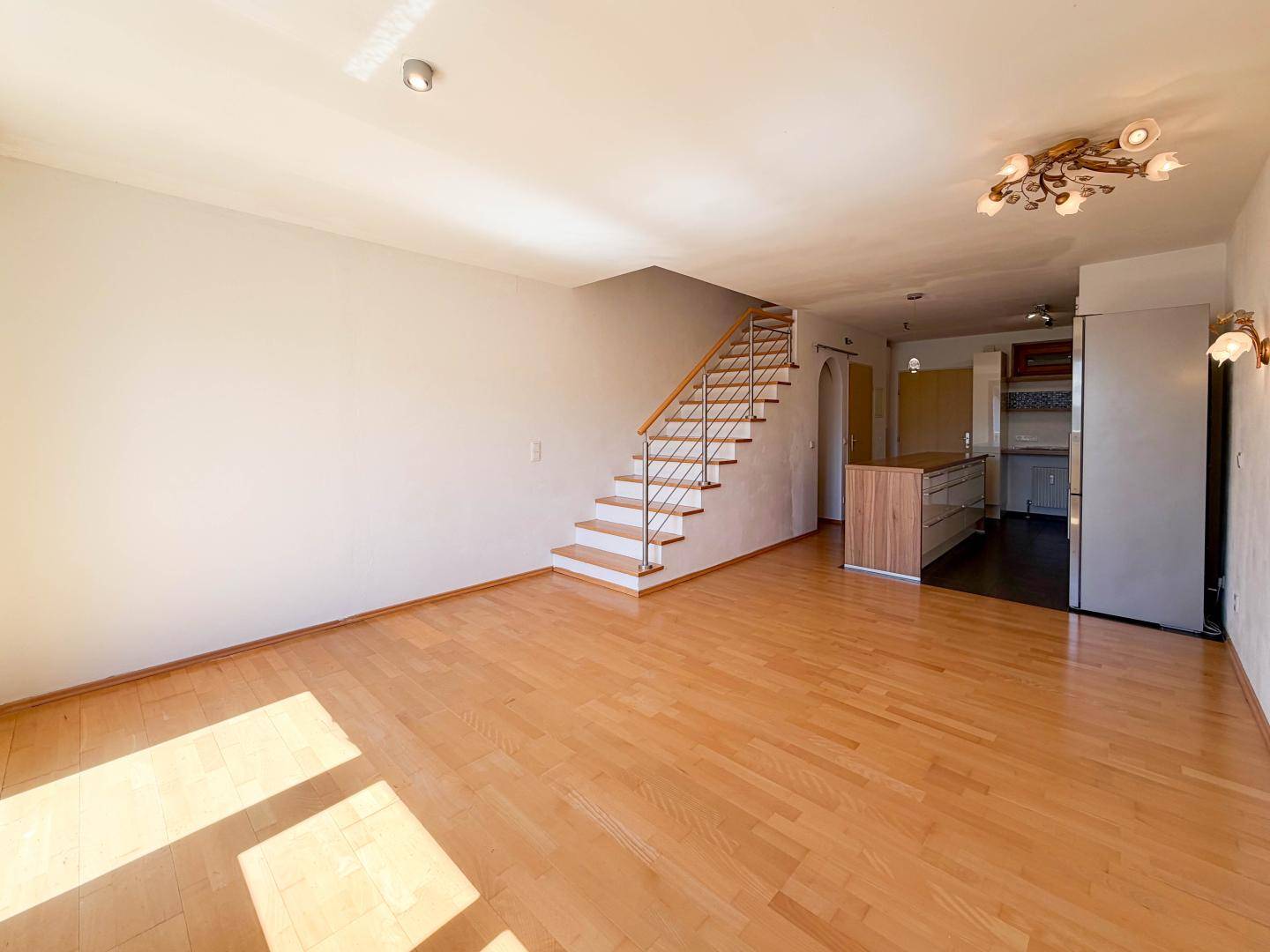 Sonnige Maisonettewohnung mit Terrasse und Tiefgarage
