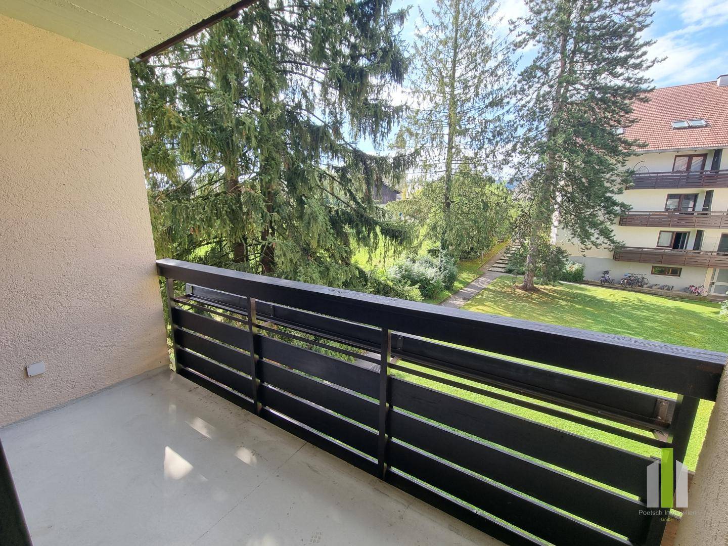 Central apartment with sunny loggia and garage