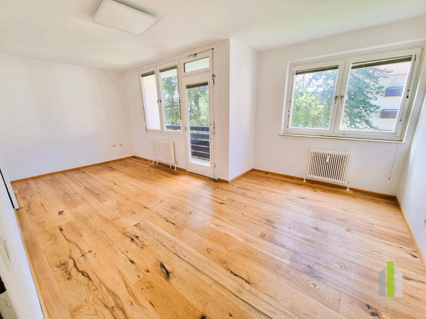 Central apartment with sunny loggia and garage