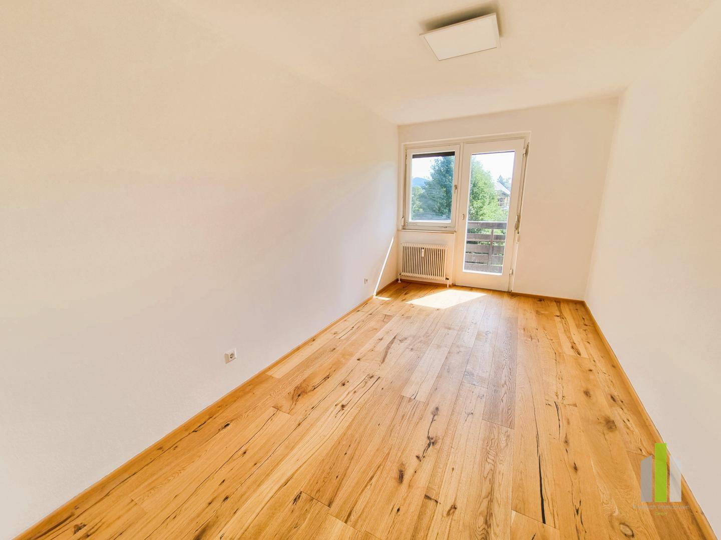 Central apartment with sunny loggia and garage