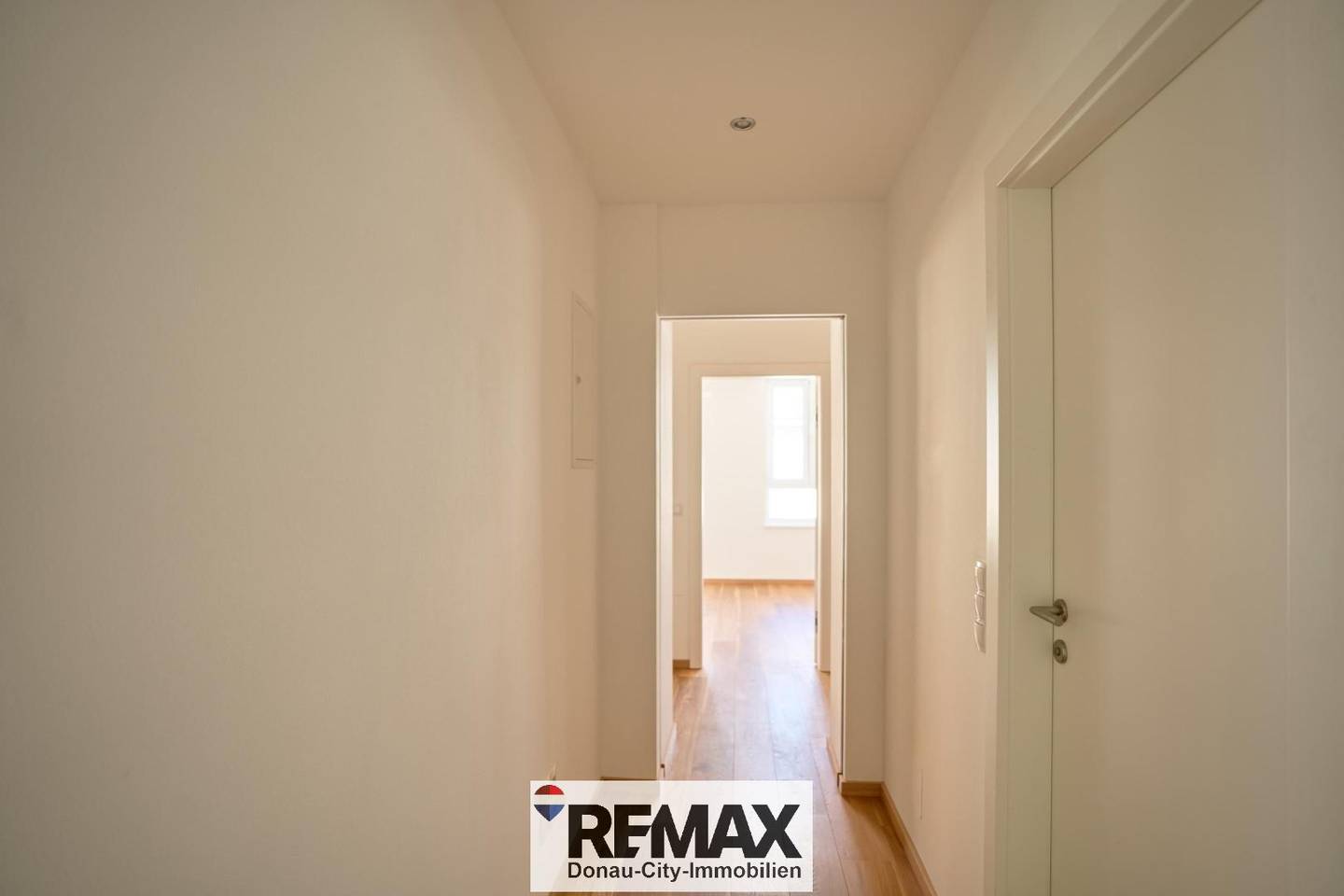 Lichtdurchflutete Dachgeschosswohnung mit Balkon und Grünblick