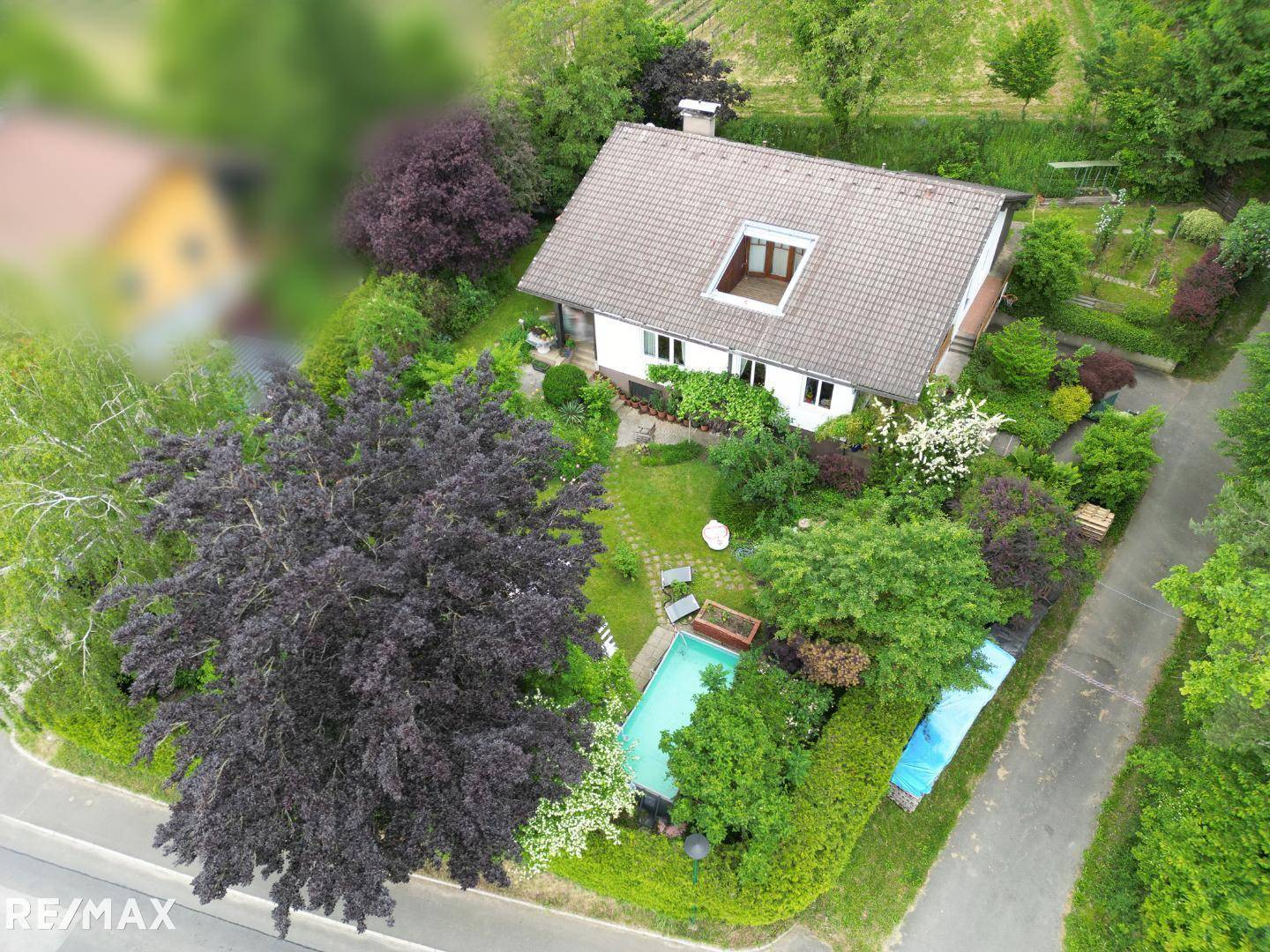 Lichtdurchflutete Familienwohnung auf zwei Ebenen mit großem Garten