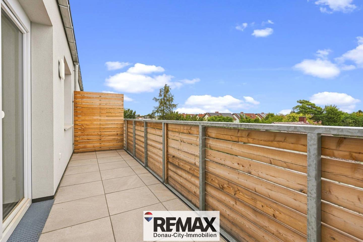 Erstbezug Dachgeschosswohnung mit Balkon und Photovoltaik