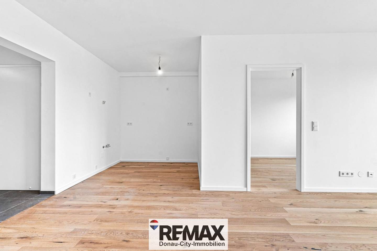 Erstbezug Dachgeschosswohnung mit Balkon und Photovoltaik