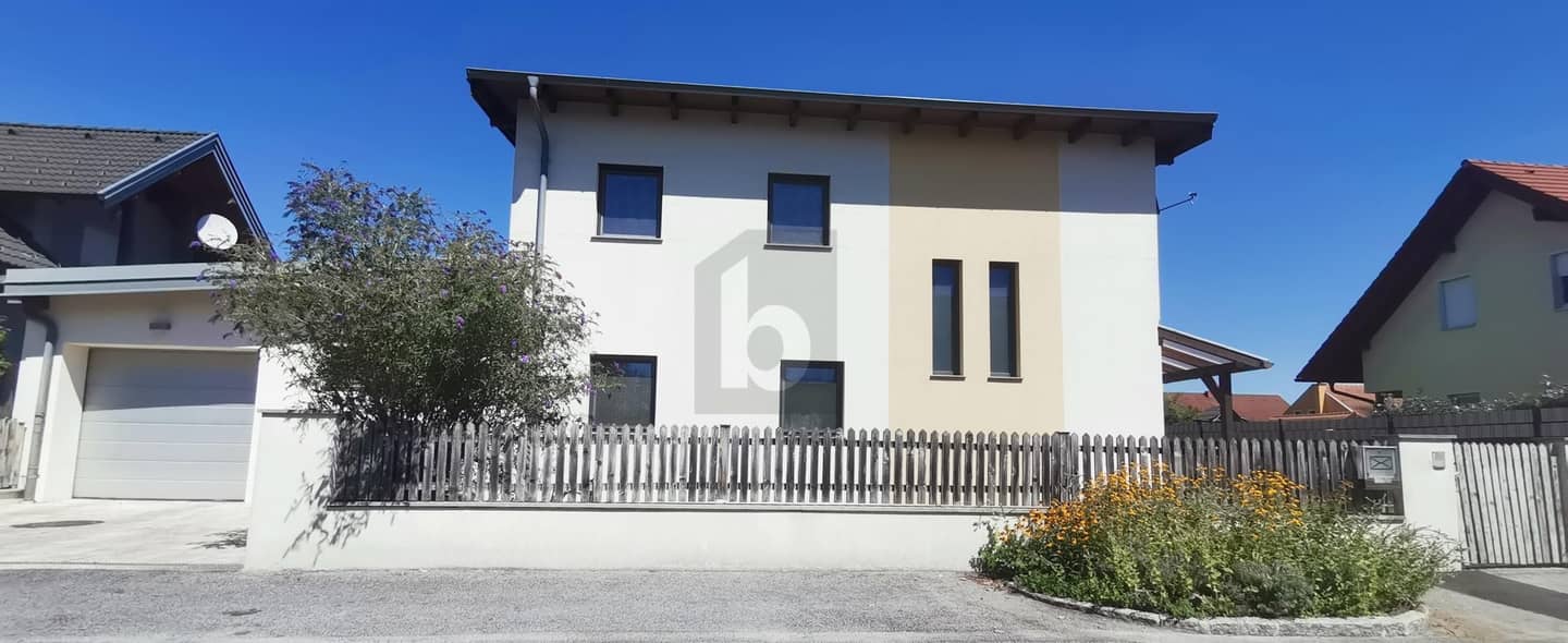 Family apartment with garden and garage