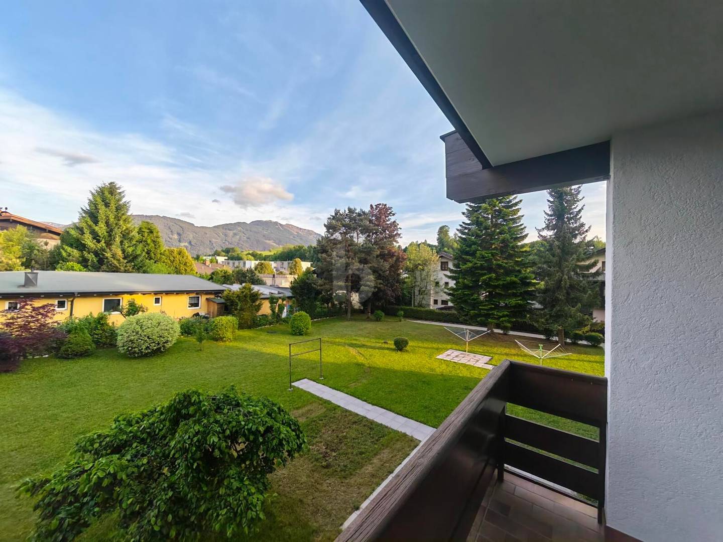 Sunny Wohnung with tiled stove and balcony