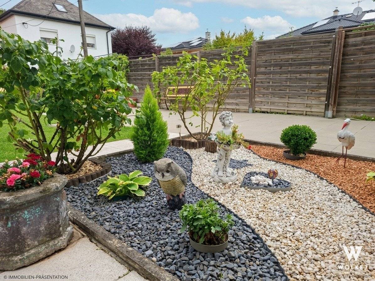 Well-maintained single-family house with large garden and green view in a very quiet area in 1220 Vienna