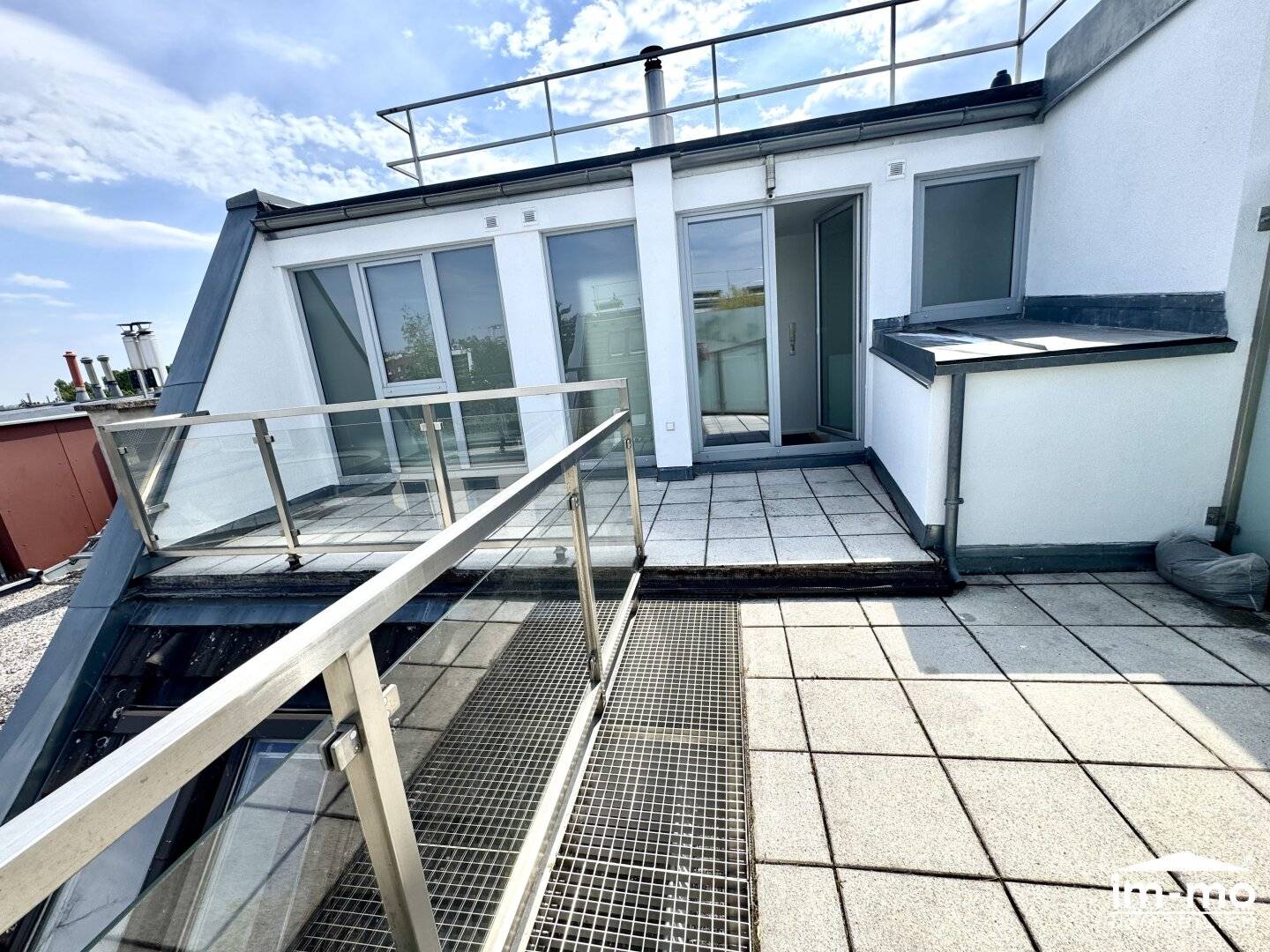 Like-new 4-room penthouse apartment 121 m² with 2 terraces, 2 bathrooms on 2 levels, underfloor heating in 1140 Vienna