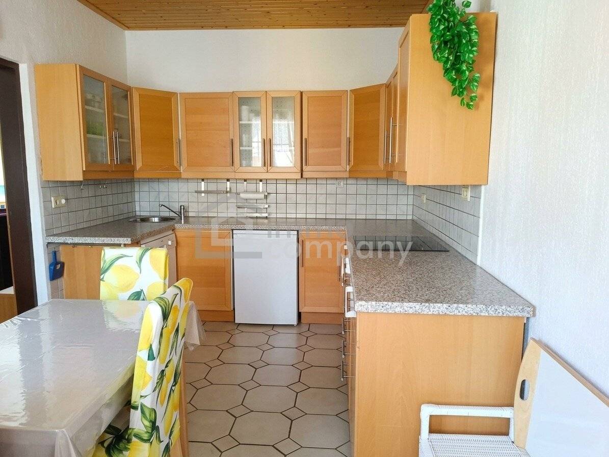Einfamilienhaus mit Pool, Sauna und Nebengebäude