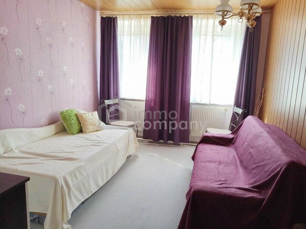 Einfamilienhaus mit Pool, Sauna und Nebengebäude