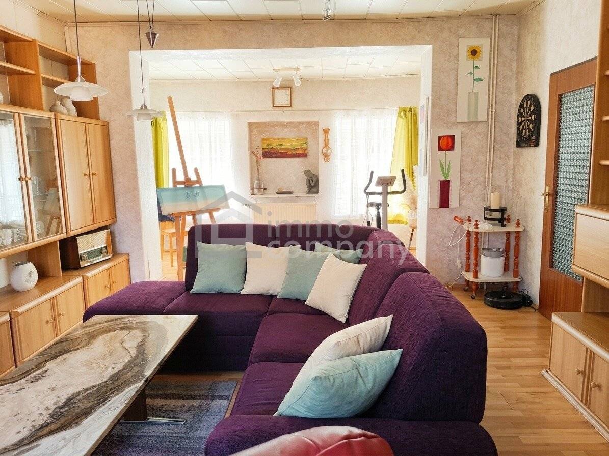 Einfamilienhaus mit Pool, Sauna und Nebengebäude