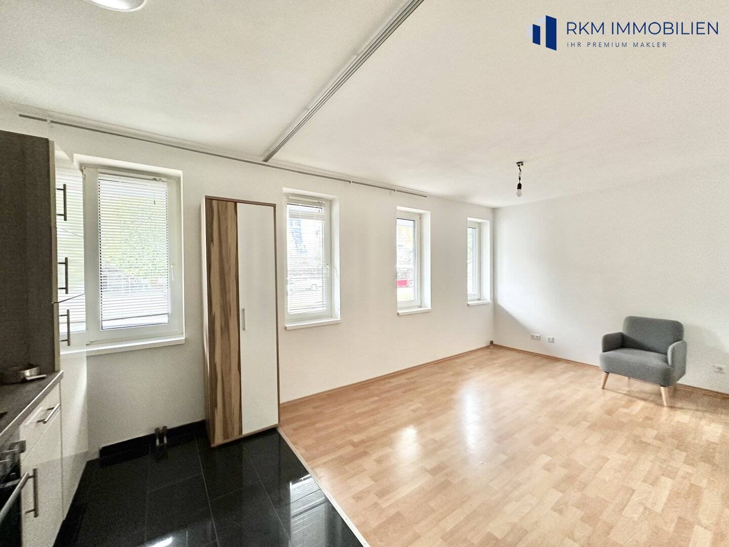 Barrier-free 1-room apartment with garage parking space – ideal for owner-occupiers and investors