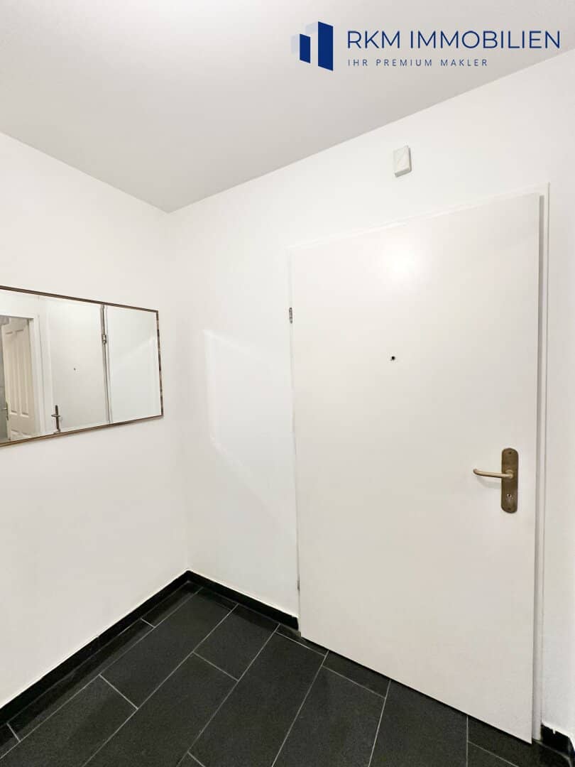 Barrier-free 1-room apartment with garage parking space – ideal for owner-occupiers and investors