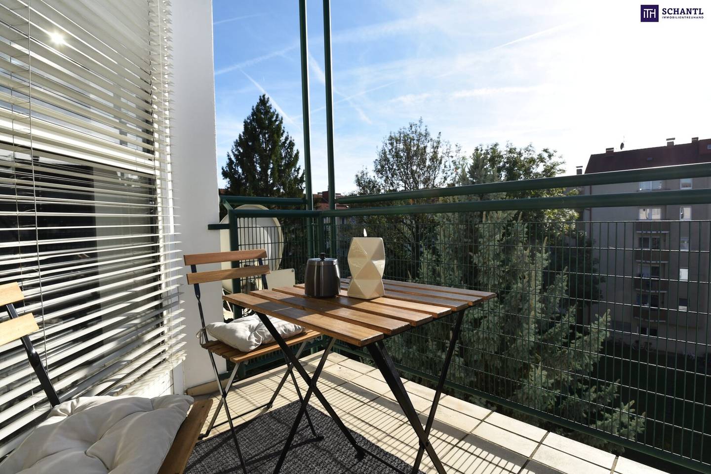 Monkey Loft im City Center | Stylishes Wohnen in der Grazer Innenstadt | 4. Liftstock | Balkon in den Innenhof | moderne Einrichtung