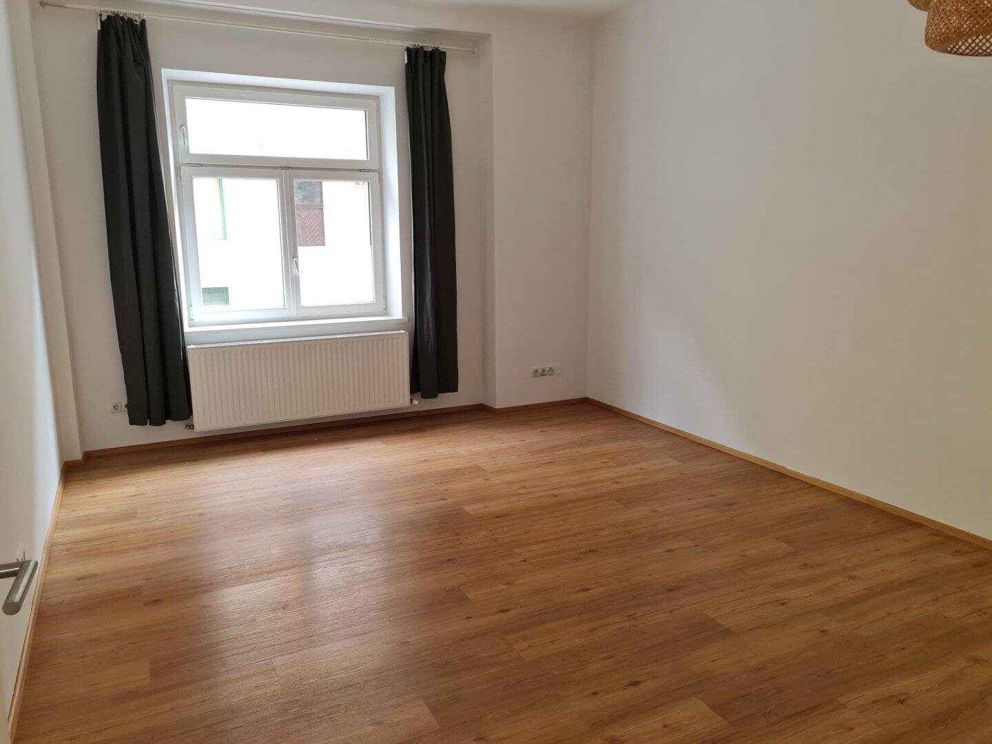 Perfect lots of space for a couple! Beautiful 3-room apartment in an old building in Dreiheiligen