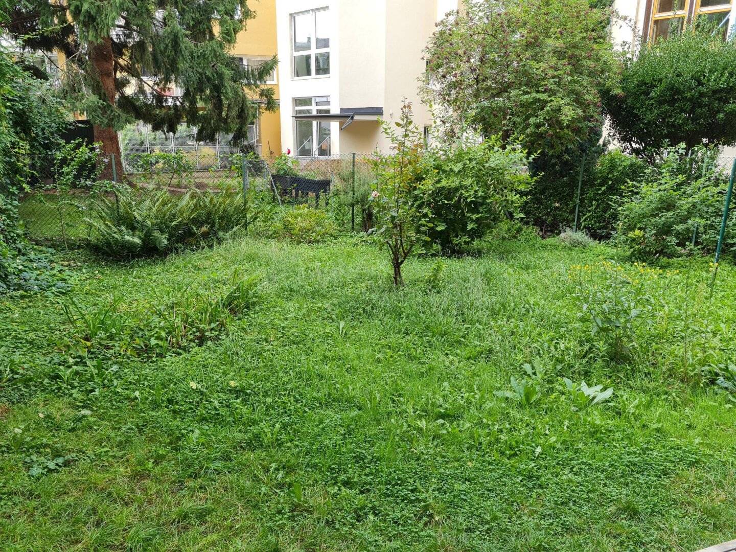 Perfect lots of space for a couple! Beautiful 3-room apartment in an old building in Dreiheiligen