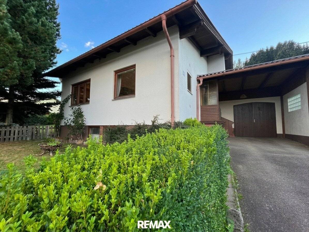 Renovation-Required House with Potential and Large Garden in Quiet Location in Reichenfels