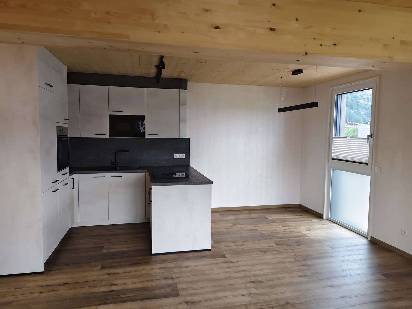 Modern Wohnung with balcony and underground parking
