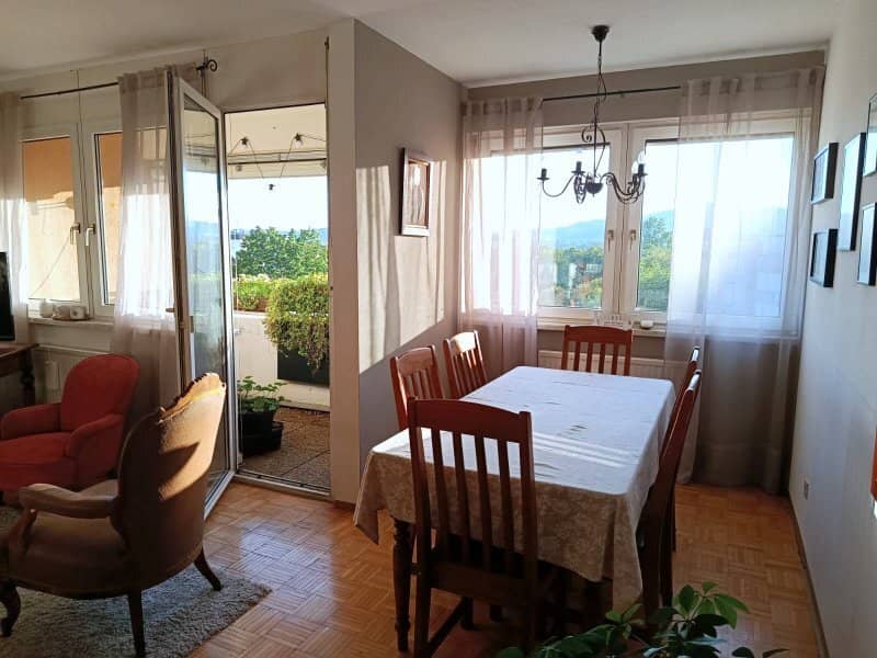 Loggia, super-hell, tolle 3er-WG oder Familienwohnung
