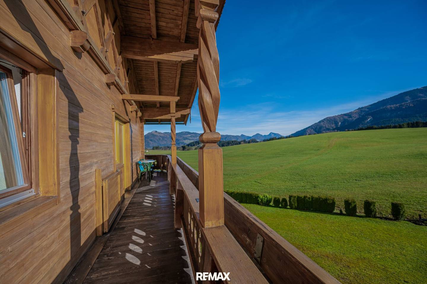 Unobstructed Estate with Dreamlike View and Versatile Usage Options