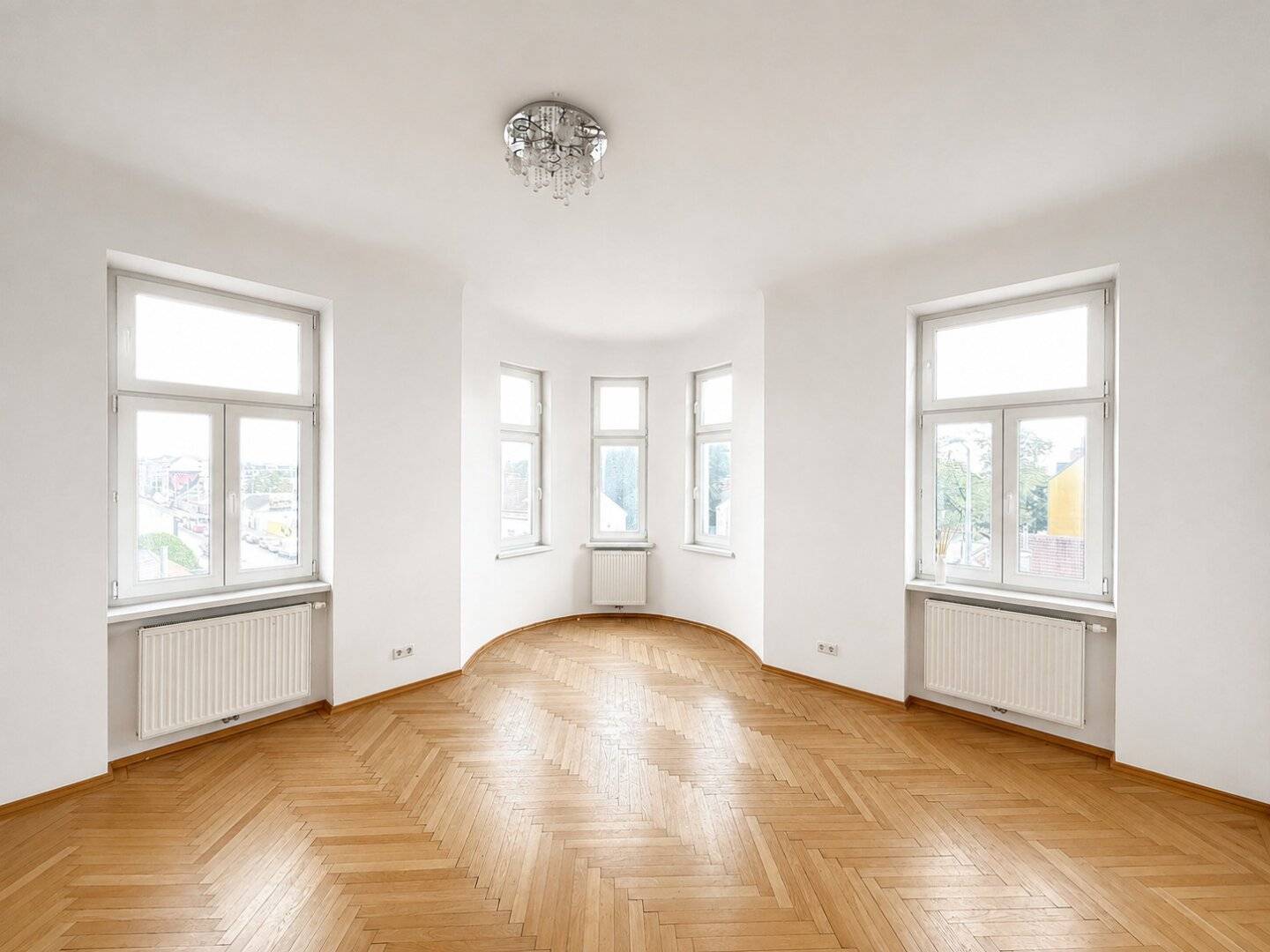 Helle Altbauwohnung mit Erker // 2,5 Zimmer