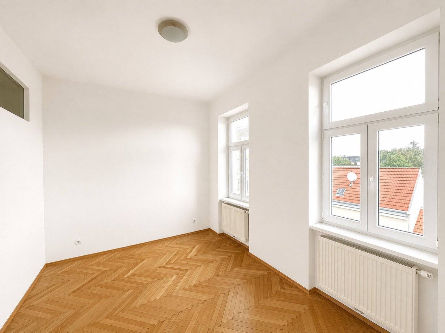Helle Altbauwohnung mit Erker // 2,5 Zimmer