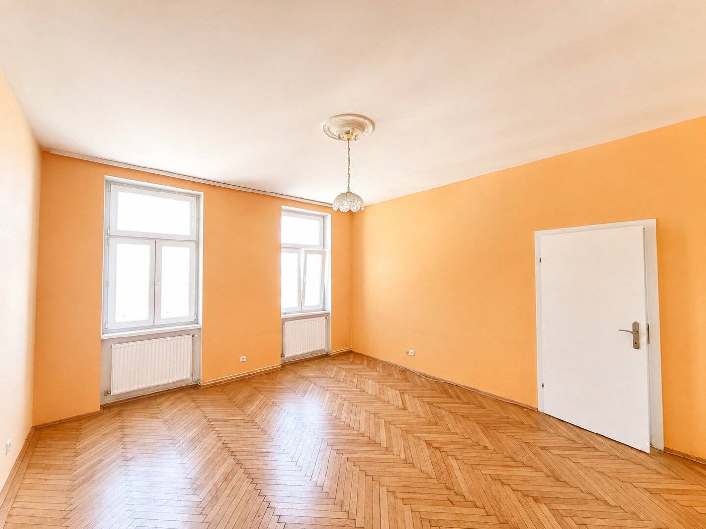 2-Zimmer im charmanten Altbau // Sanierungsbedürftig