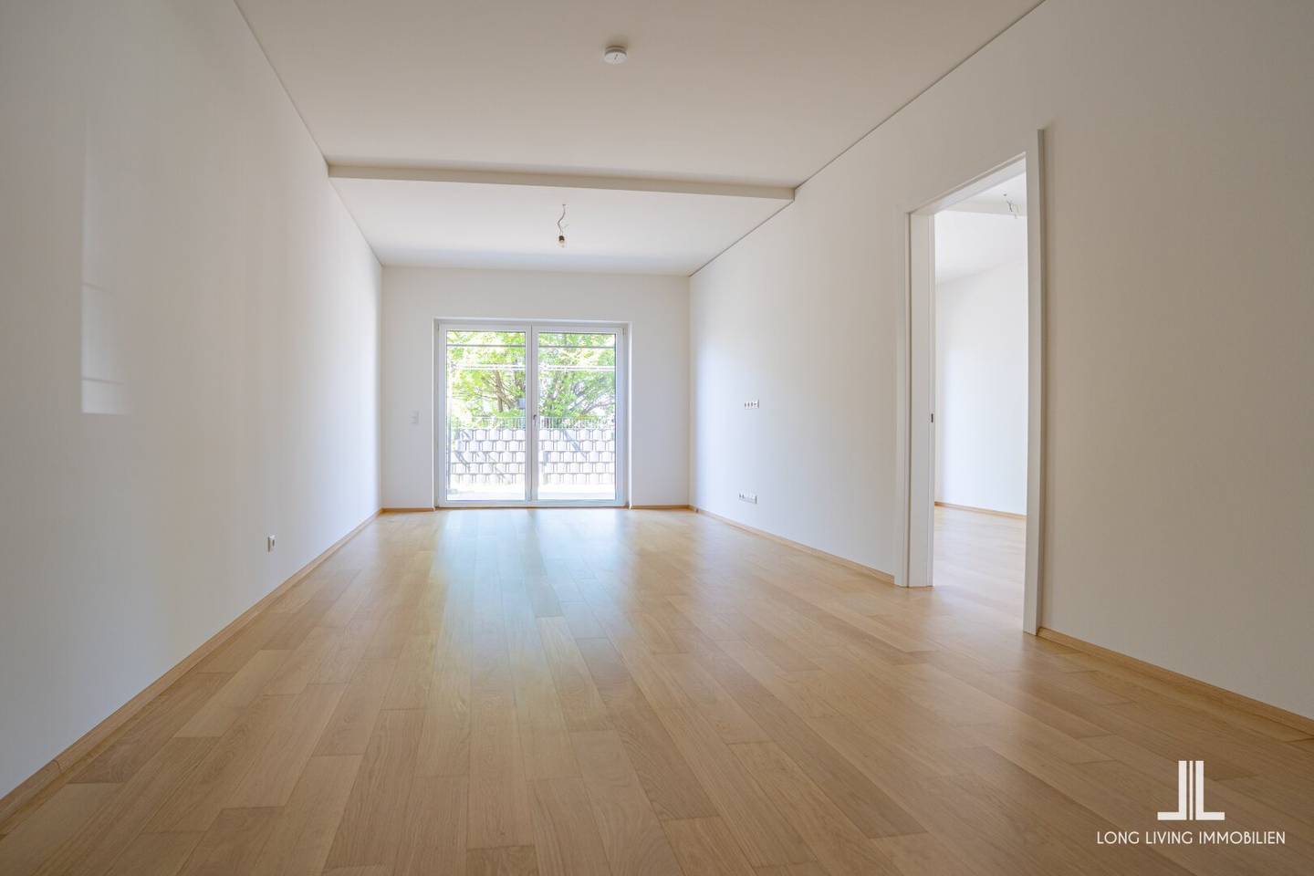 Modern und zentral wohnen – 3-Zimmer-Erdgeschosswohnung mit Westterrasse, Tiefgaragenplatz und gemeinschaftlicher Dachterrasse