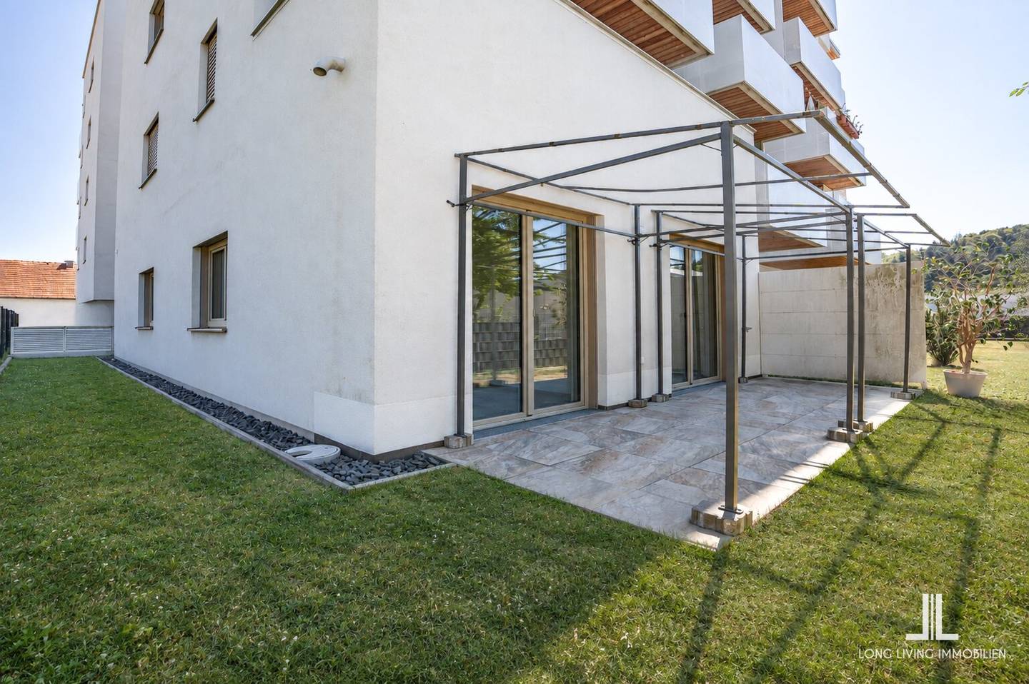 Modern und zentral wohnen – 3-Zimmer-Erdgeschosswohnung mit Westterrasse, Tiefgaragenplatz und gemeinschaftlicher Dachterrasse