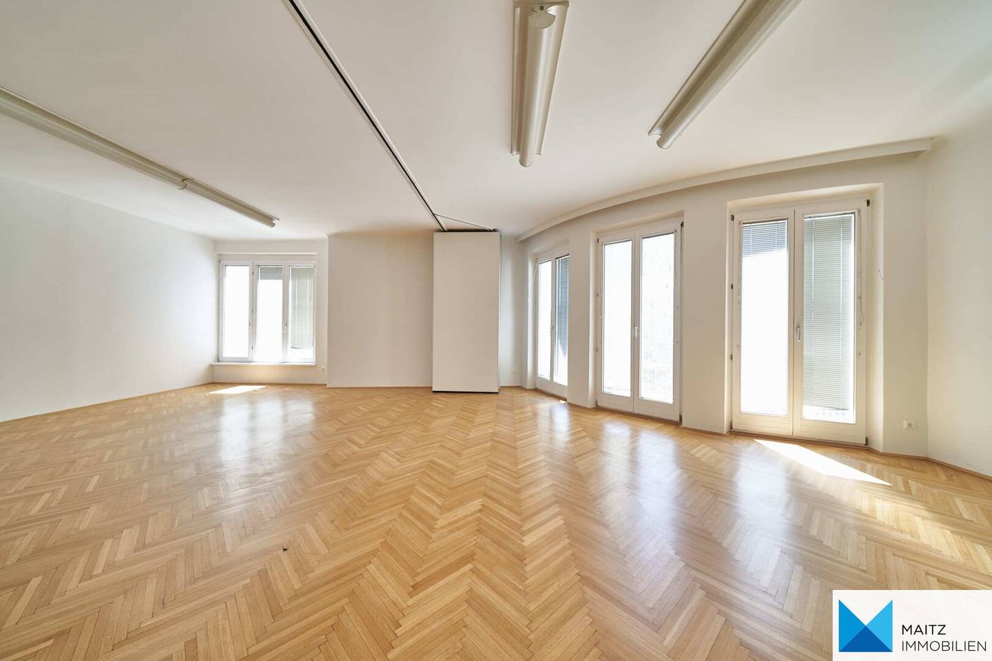 Bürofläche mit bis zu 4 Zimmern, Balkon und Stephansdom-Blick | nahe Wien-Mitte (U3,U4) | TOPLAGE €16,03.-/m2