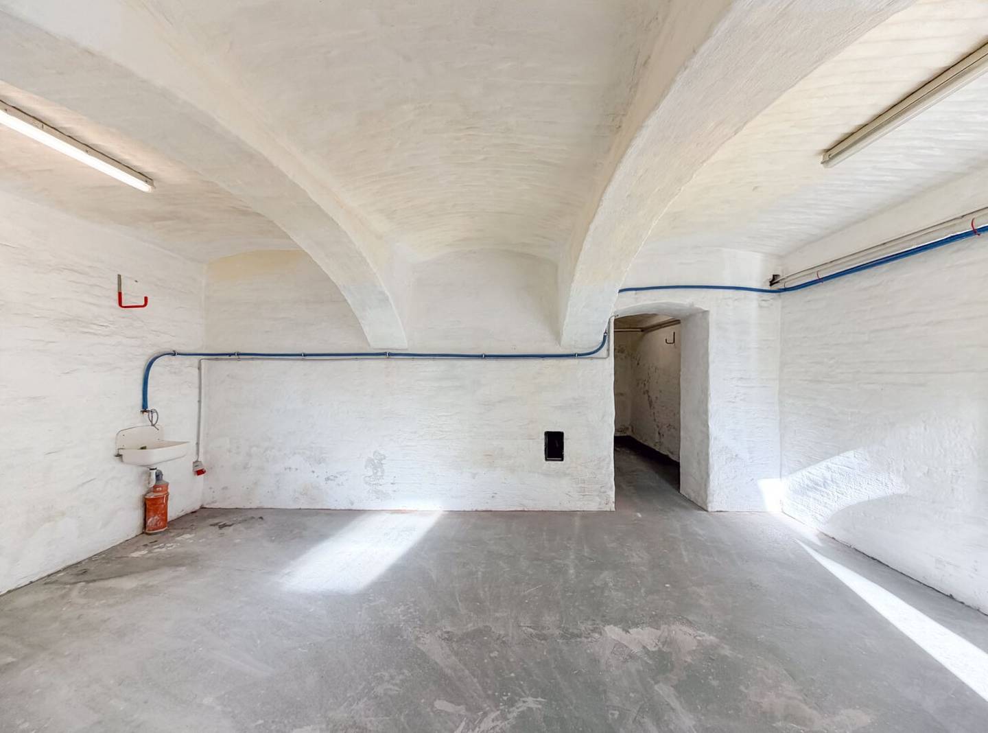 Commission-free Hannovermarkt, Wallensteinstraße storage with 46,51 m² usable area and street access for rent