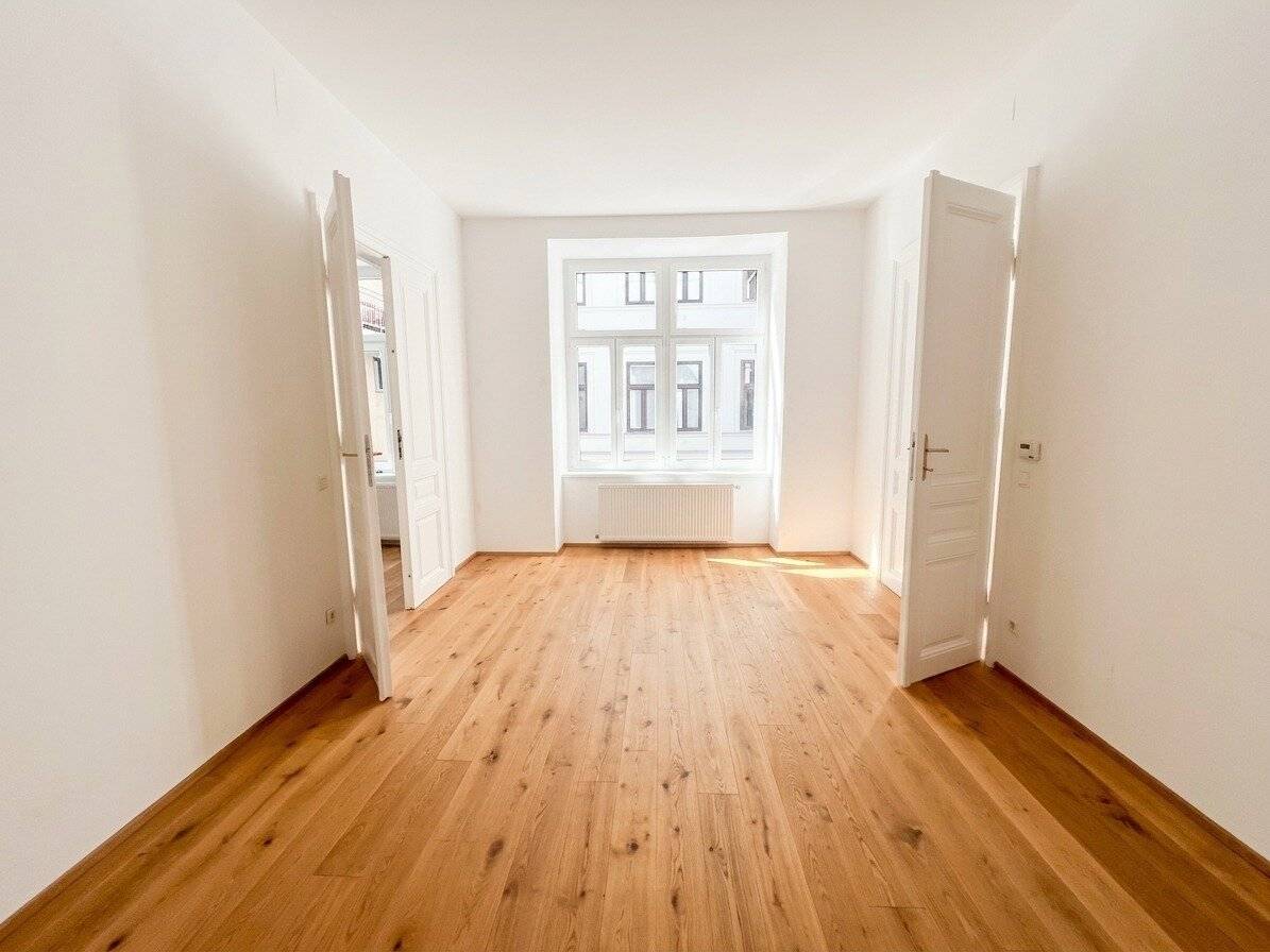 UNBEFRISTET und TOP LAGE: Schöne 2-Zimmer-Altbauwohnung