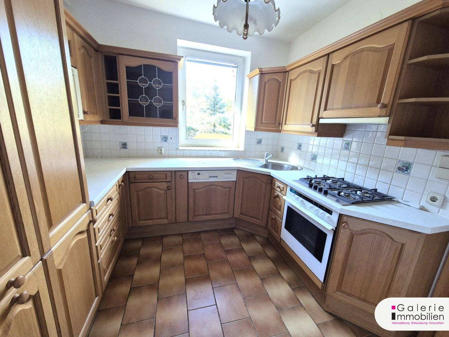 PRIME LOCATION - Period house on a dream plot