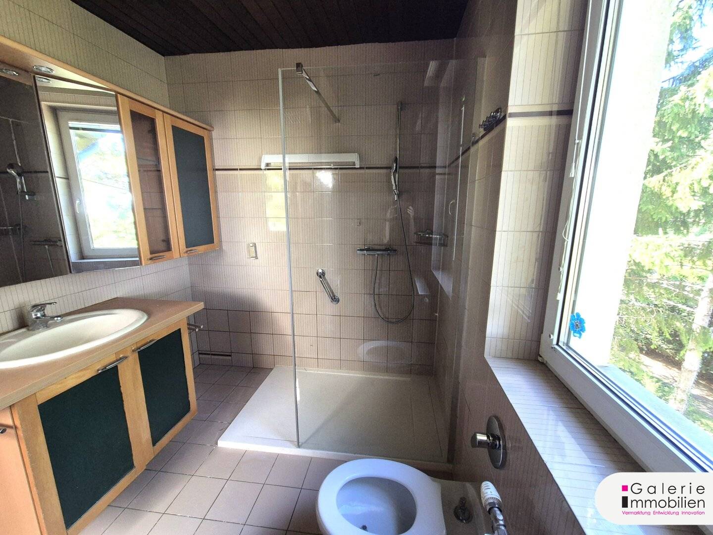 PRIME LOCATION - Period house on a dream plot