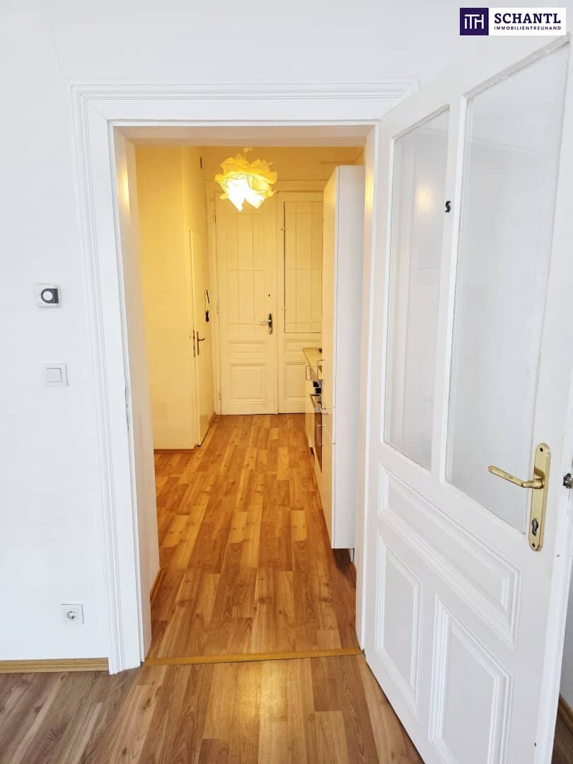 Small, urban, perfectly connected City living with subway at the door Perfect infrastructure Beautiful period building SUMMER promotion Only 50% commission