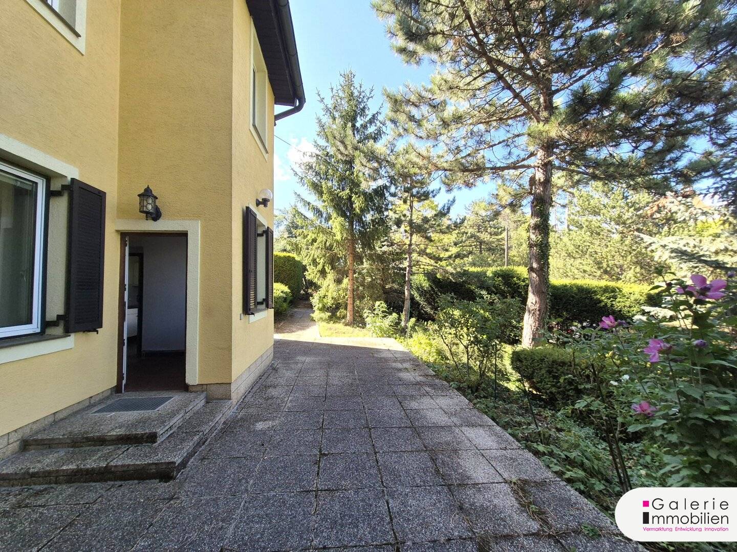 TOP LOCATION - Dream plot with period house