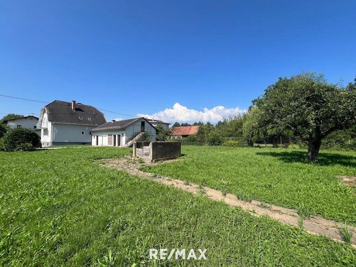 Renovation opportunity with large garden in quiet location Family apartment