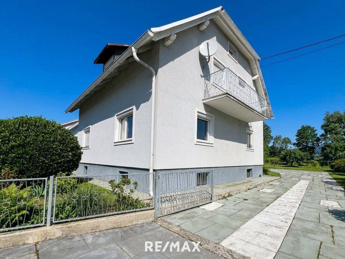 Renovation opportunity with large garden in quiet location Family apartment