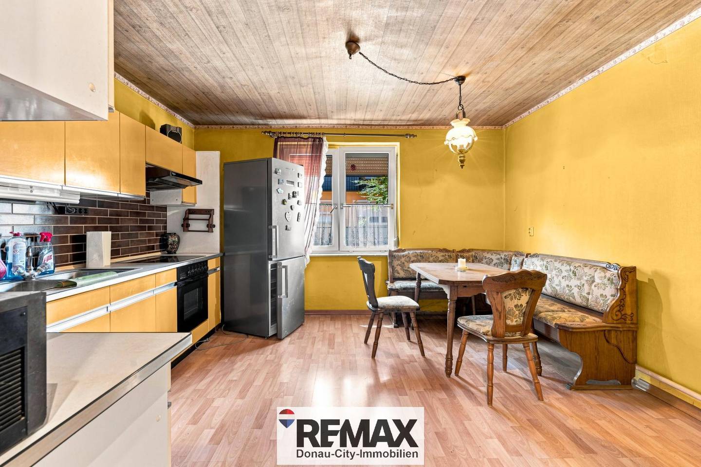 Eckparzelle mit Projektpotenzial und Garage Wohnung