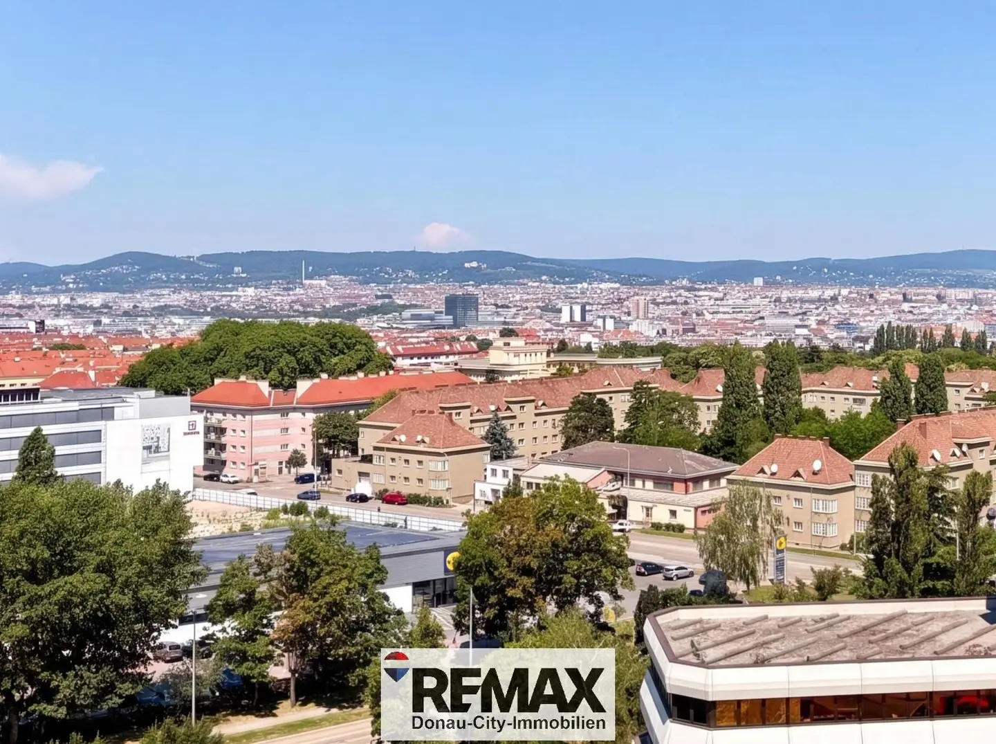 Wohnung with loggia and panoramic city view