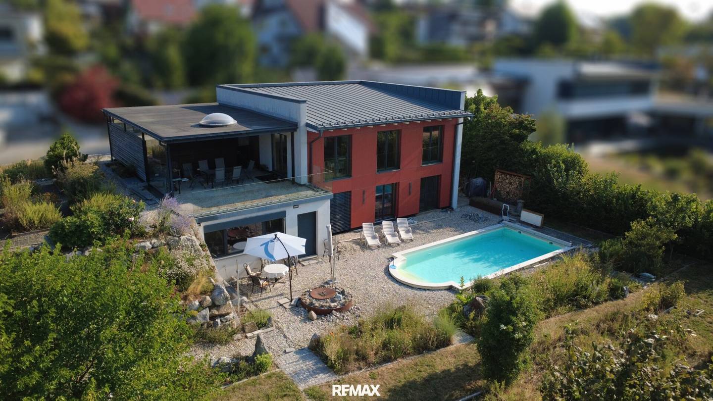 Exklusives Wohnjuwel mit Weitblick und einzigartigem Kräuter- &amp; Blumengarten