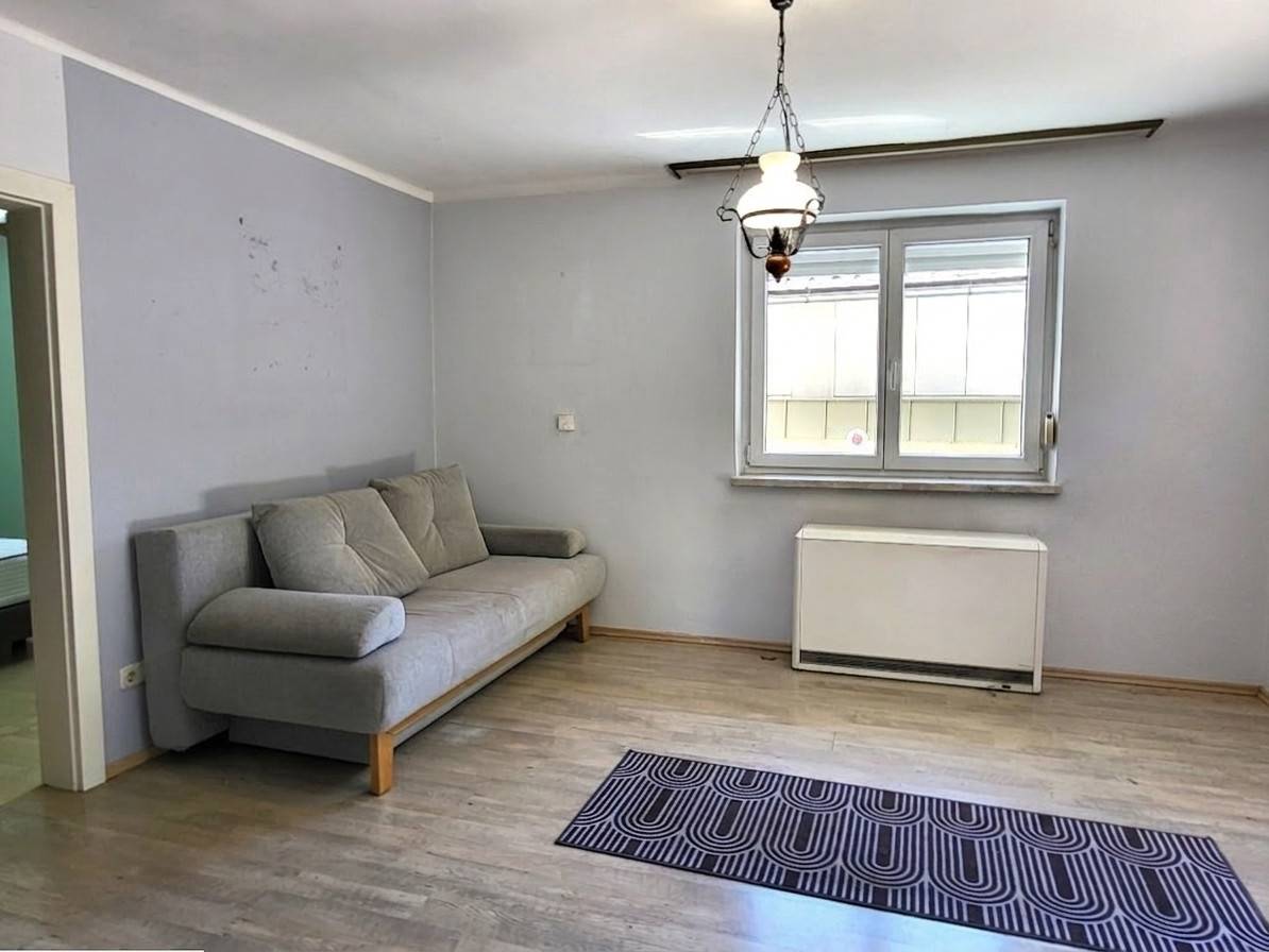 Ruhig gelegene Wohnung mit zwei Küchen und Potenzial