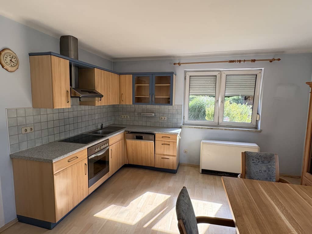 Ruhig gelegene Wohnung mit zwei Küchen und Potenzial