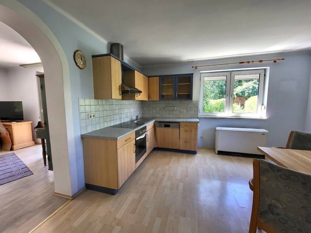 Ruhig gelegene Wohnung mit zwei Küchen und Potenzial