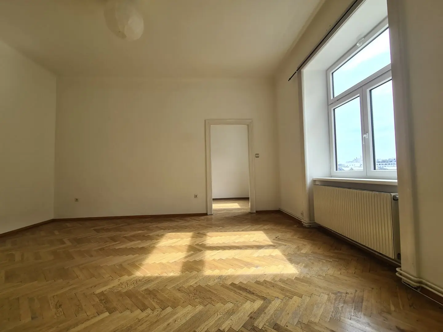 Sonniges Apartment mit bewilligtem Balkon