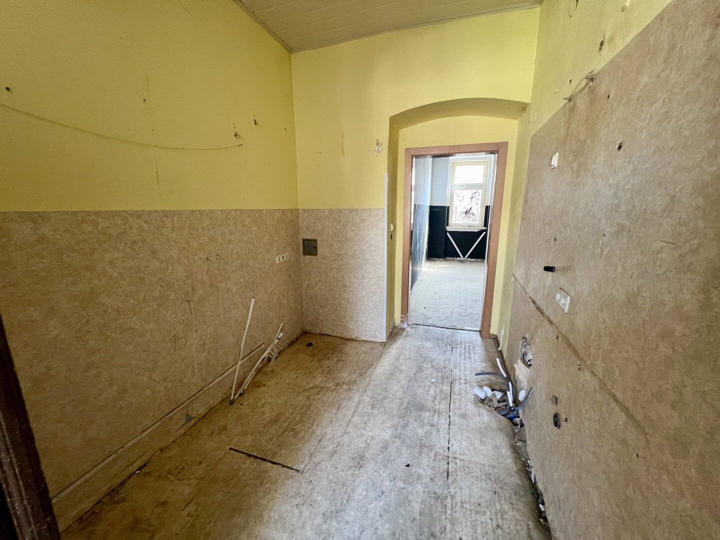 Sanierungsobjekt mit Balkonmöglichkeit in 1160 Wien, 1-Zimmer, 26 m², 99.000 € Kaufpreis! Airbnb-Möglich